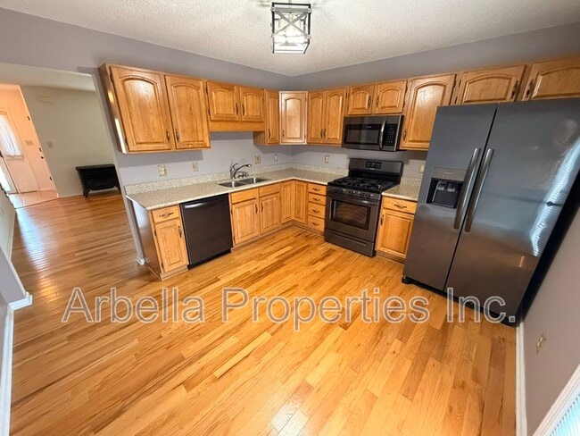 Building Photo - 215 Radford Dr