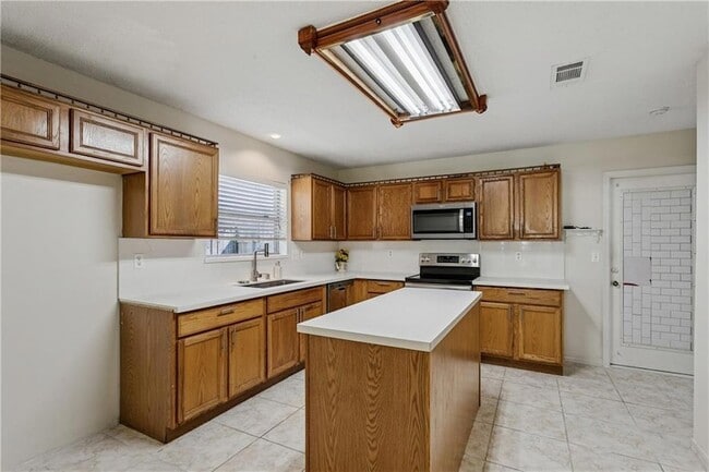 Building Photo - 1705 Kings Row