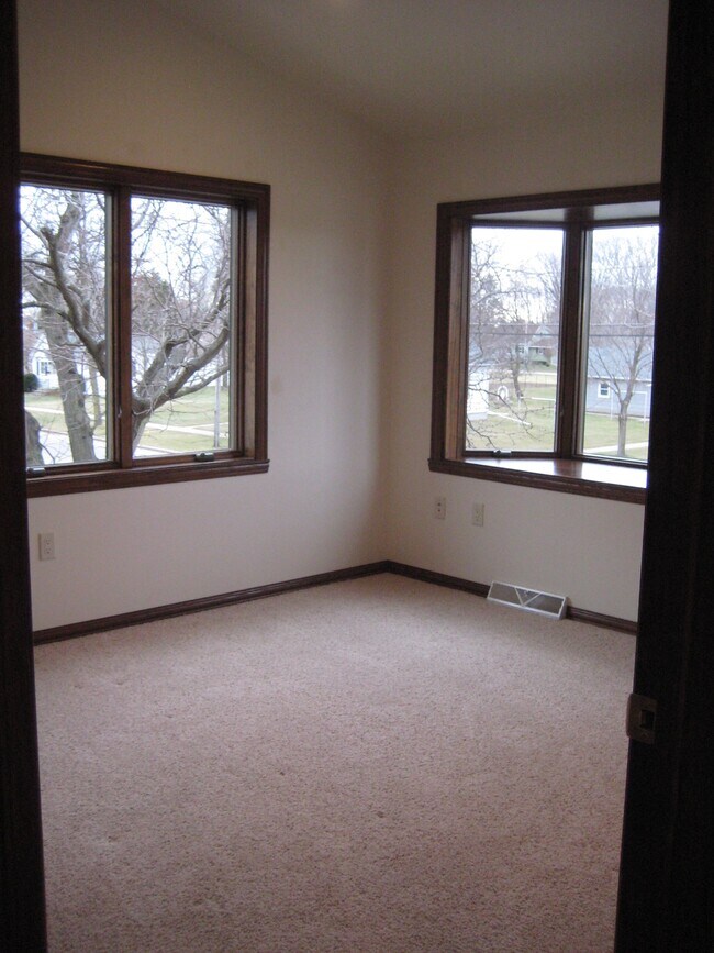 Bedroom - 900 Cedar St