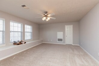 Building Photo - 10126 Holly Chase Dr