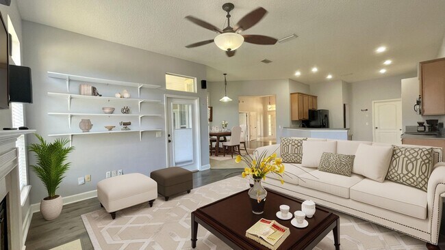 Building Photo - Beautiful Home in beautiful neighborhood