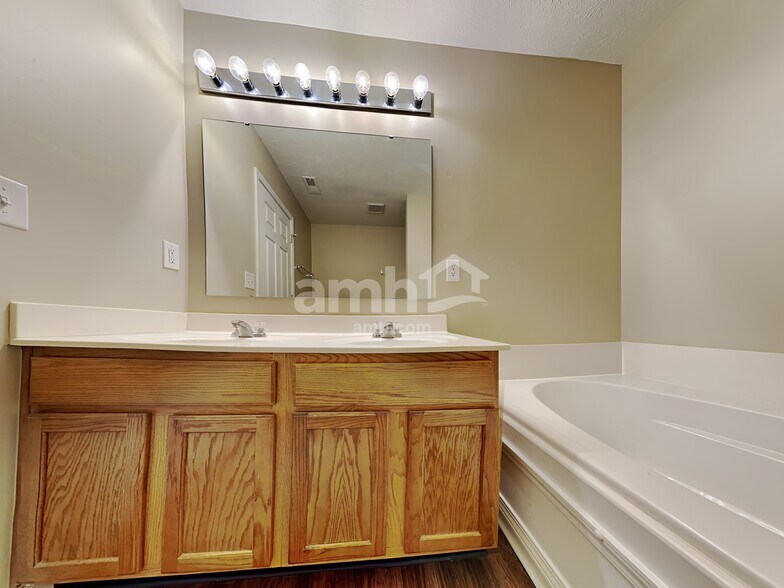 Building Photo - 5805 W Deerview Bend