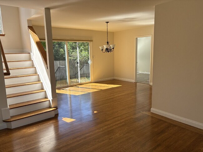Building Photo - Charming 3 bed, 2 bath with office on San ...