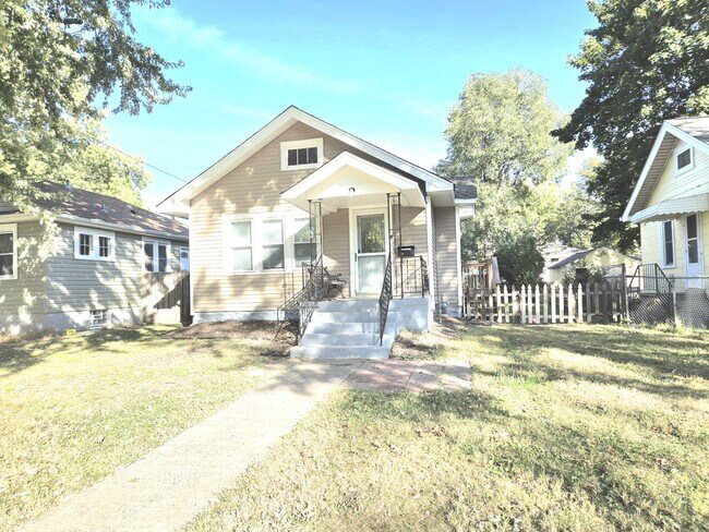 Building Photo - 3418 Russell Ave N