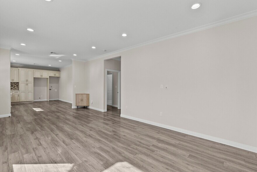 Building Photo - 6715 Cedros Ave