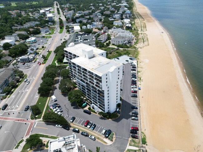 Building Photo - 3558 Shore Dr
