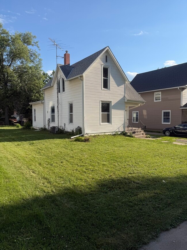 Building Photo - 5235 Walker Ave