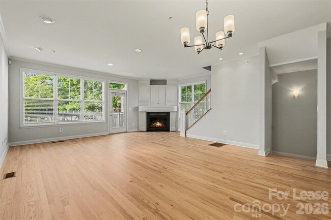 Building Photo - 841 W 4th St