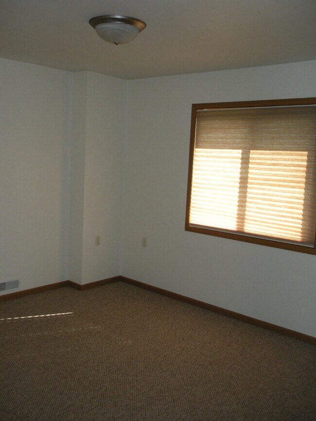 Spacious 2 Bedroom, 1 Bathroom Duplex off 1505 Grissom Dr Eau