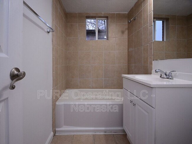 Building Photo - 612 N 46th St