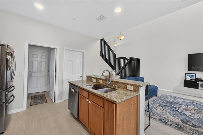 Building Photo - 6086 Chapledale Dr
