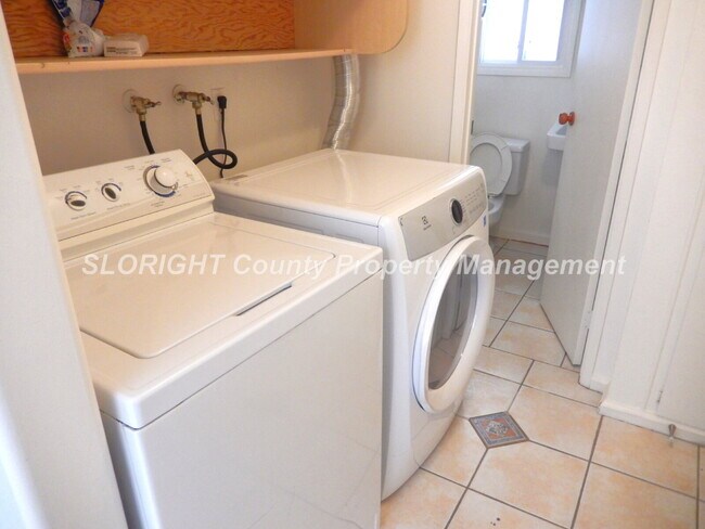 Building Photo - AVAILABLE JULY - Light and Airy Laguna Lake Home - 4 Bed / 2 Bath