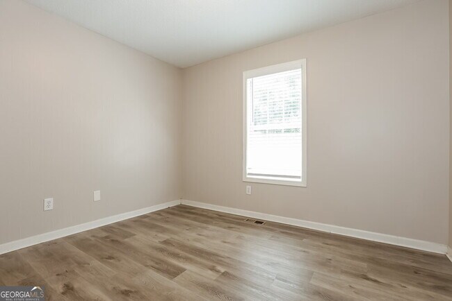 Building Photo - 5952 Tate Dr