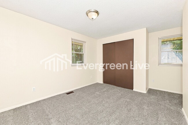 Building Photo - 7215 Sancroft Dr