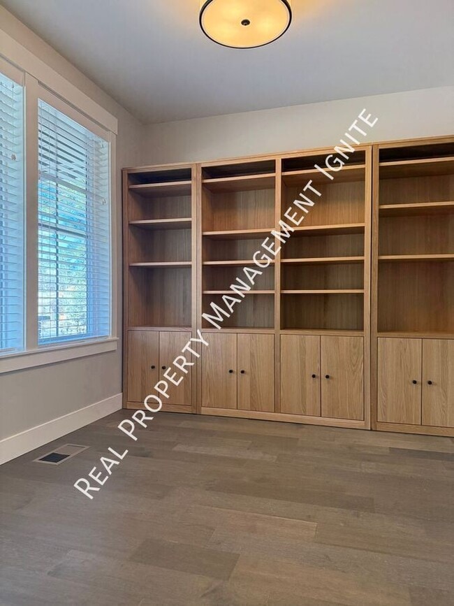 Building Photo - 2242 NW Reserve Camp Ct