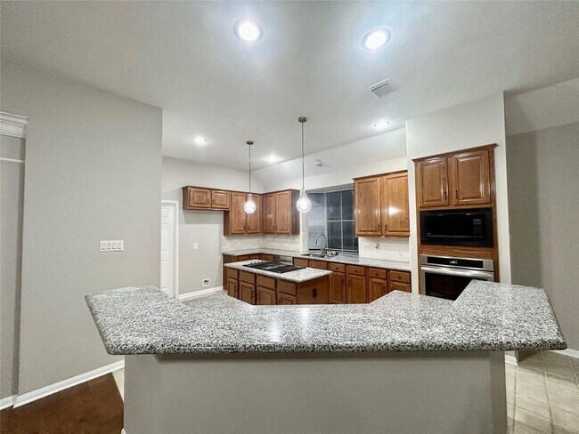Building Photo - 16807 Laguna Springs Dr