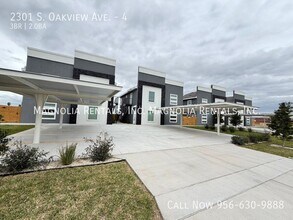 Building Photo - 2301 S Oakview Dr