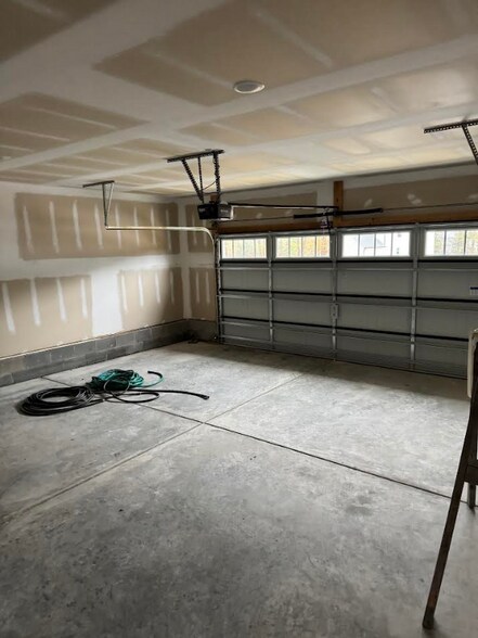 Building Photo - 103 Red Maple Pl