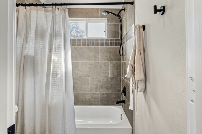 Building Photo - 5202 Pinemont Creek Ln