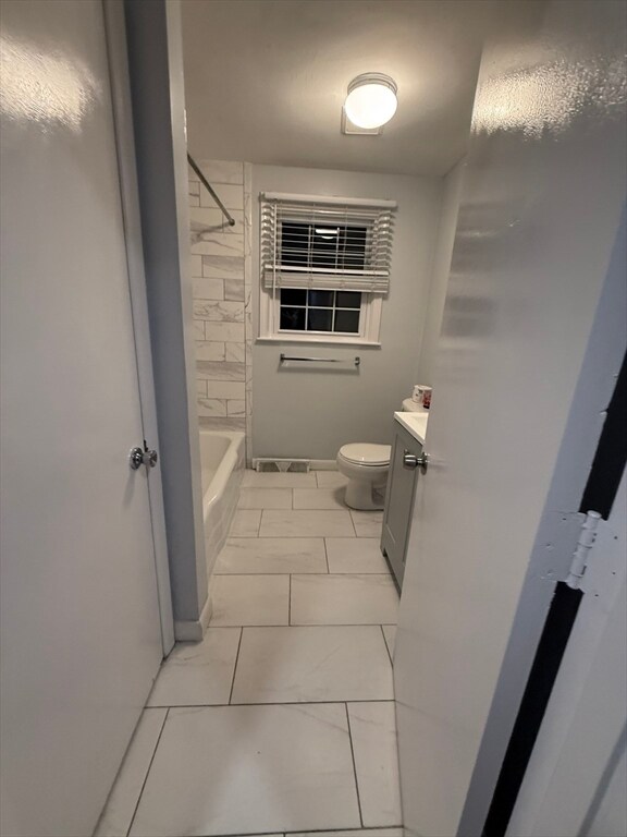 Building Photo - 7 Champlain Rd