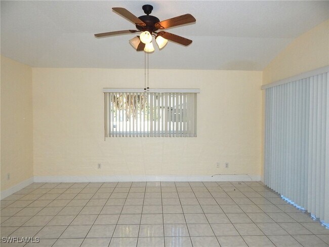 Building Photo - 424 SW 38th Pl