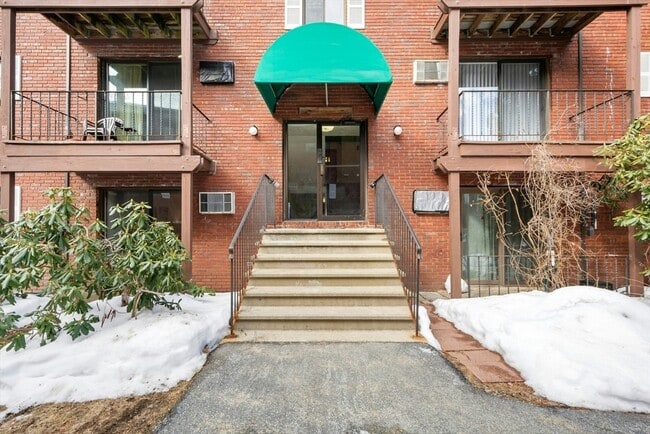 Building Photo - 318 Codman Hill Rd