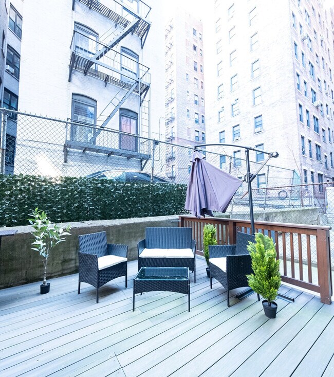Building Photo - 5 W 101st St