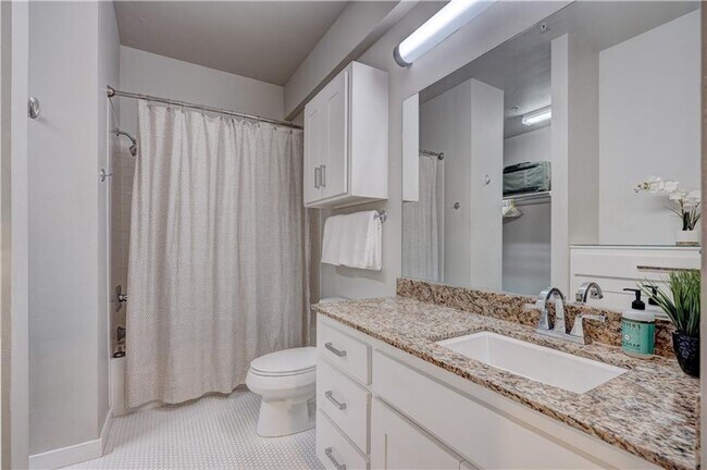 Building Photo - 1 NE 2nd St