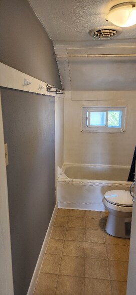 Building Photo - 1303 Rose St