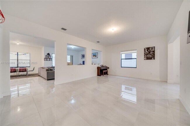 Building Photo - 4416 SW 174th Ave