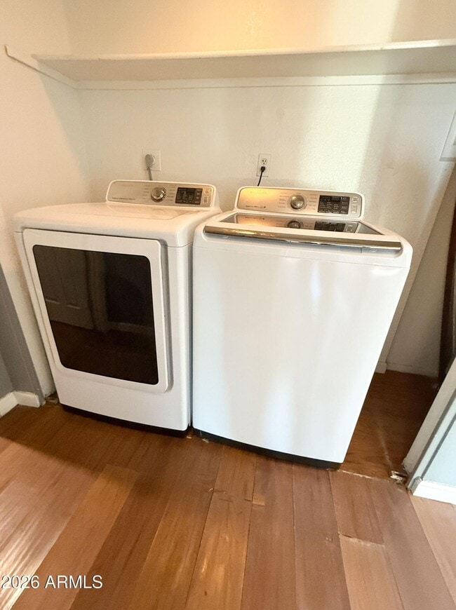 Building Photo - 2202 W Glenrosa Ave