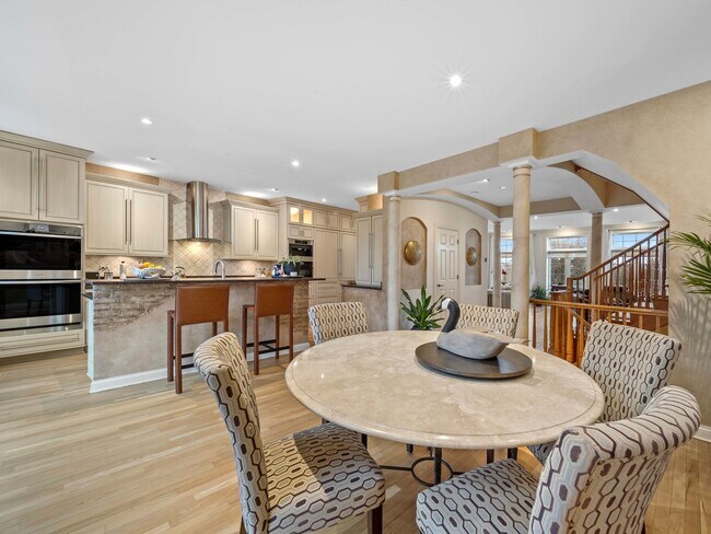 Building Photo - 2048 Valor Ct