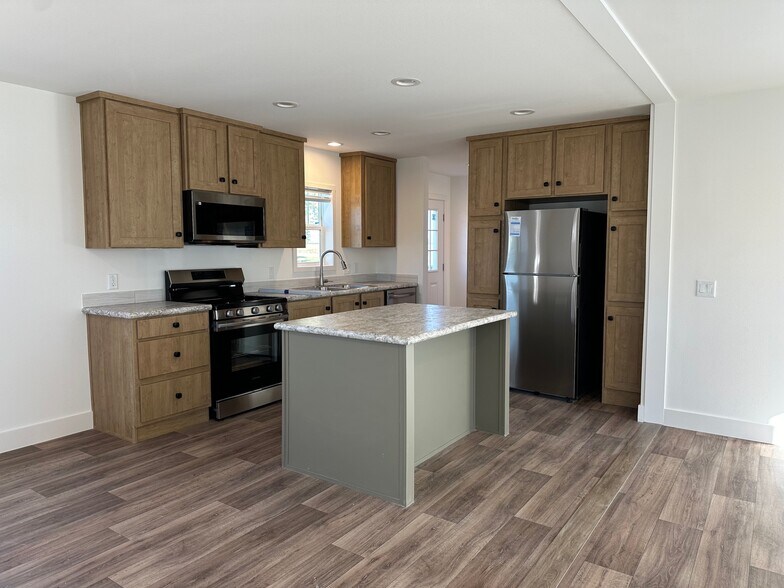 Building Photo - 3543 Warren Pl