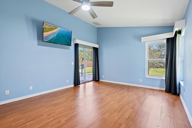 Building Photo - 500 N Cypress Dr