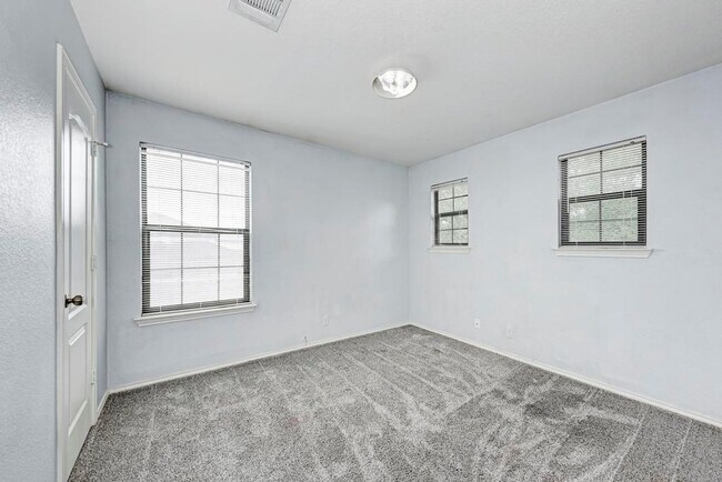 Building Photo - 530 Sheep Trail Dr