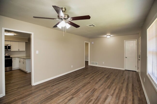 Building Photo - ** 4 Bed 2 Bath Located in Prattville ** C...