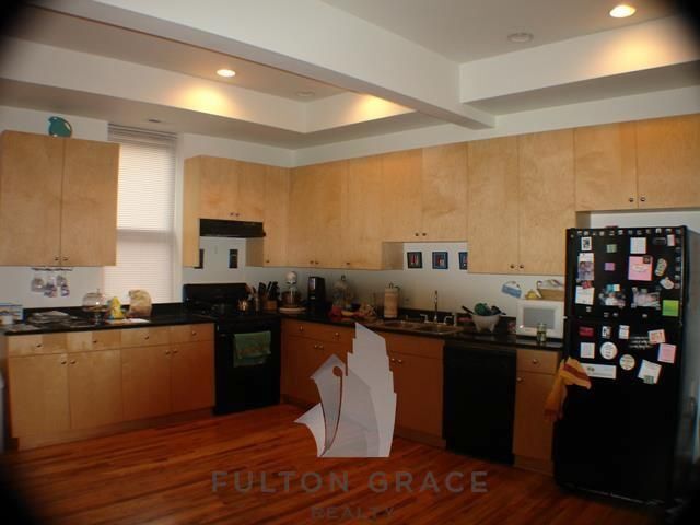 Building Photo - 1260 N Greenview Ave