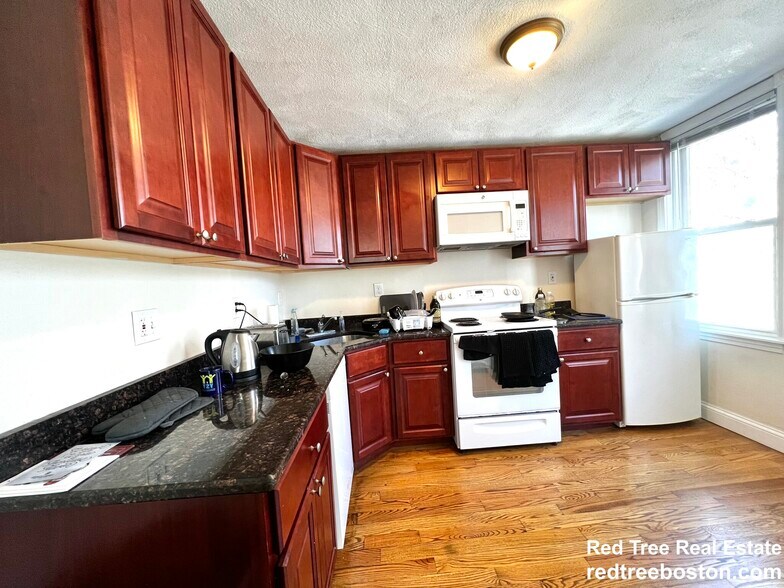 Building Photo - 10 Leverett St