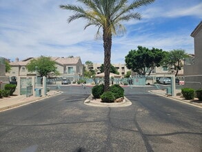 Building Photo - 7520 E Earll Dr