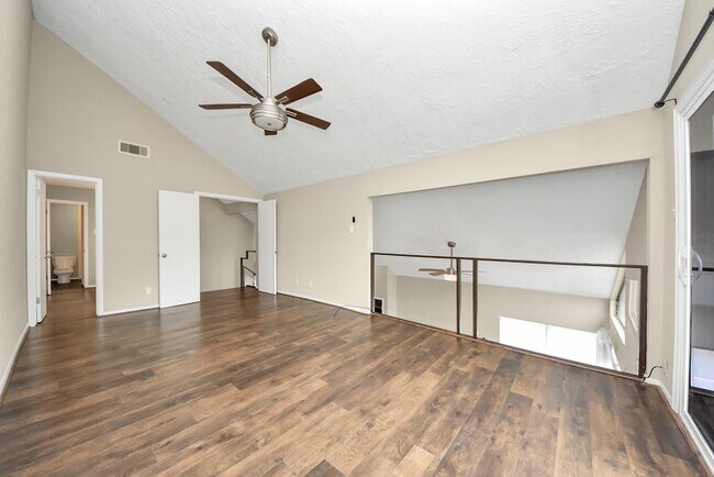 Building Photo - 651 Davis Rd