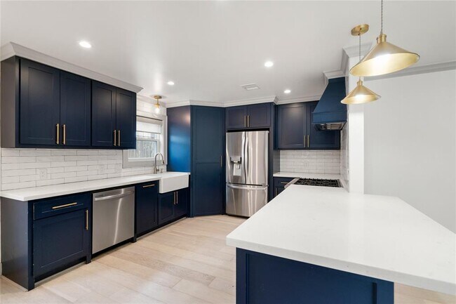 Building Photo - 1075 Curtin St