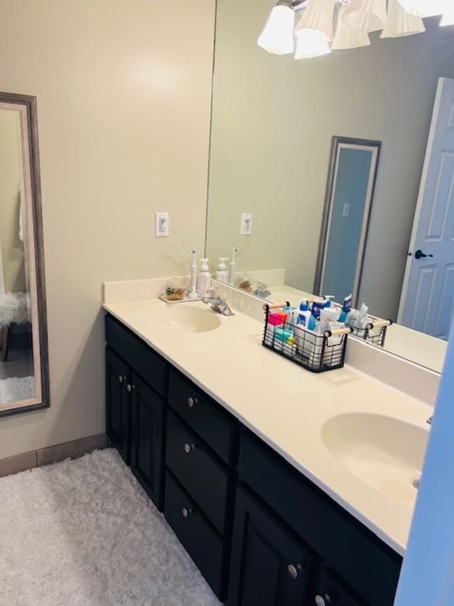 Building Photo - Beautiful home on Layton East bench