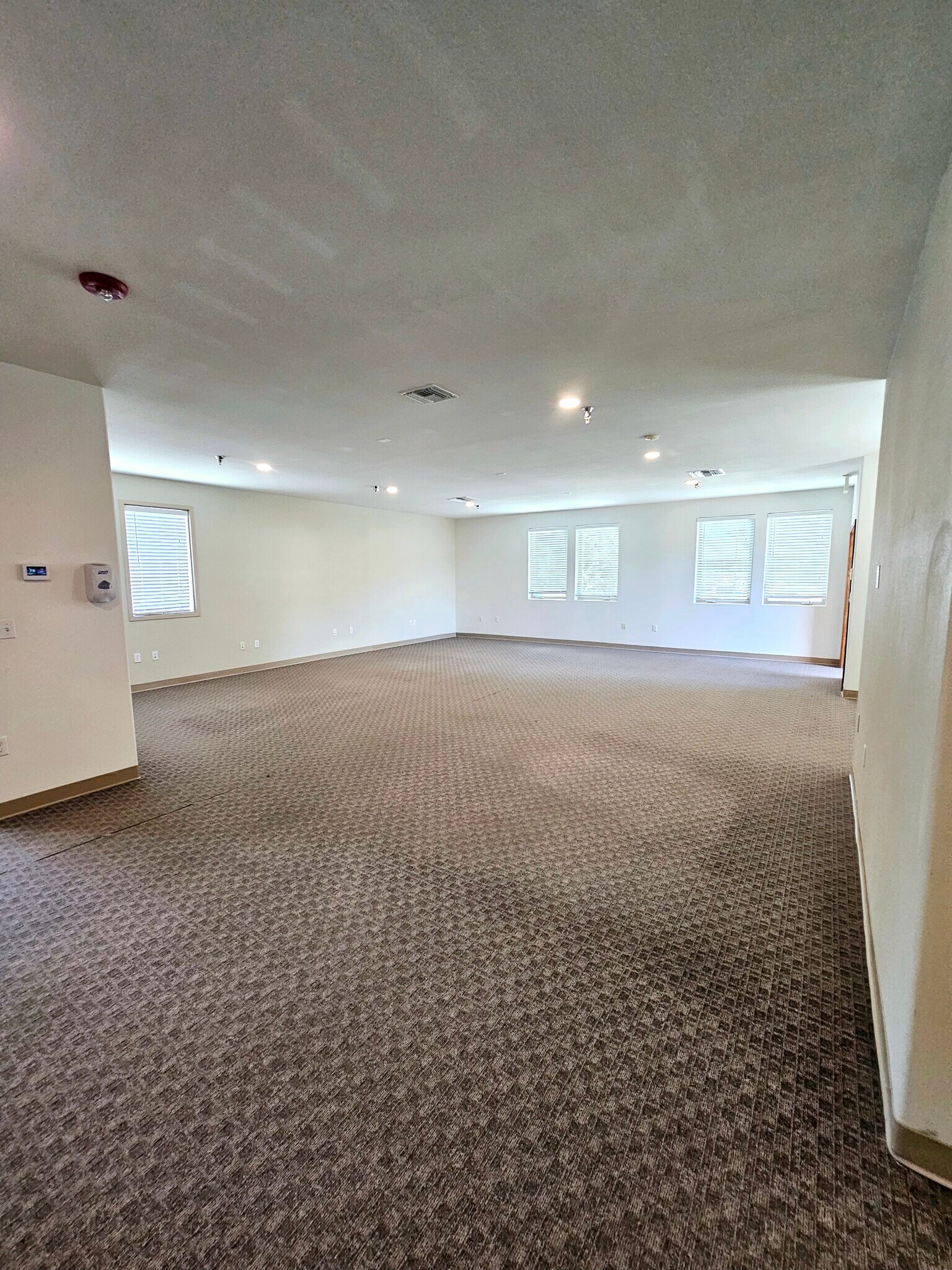 Building Photo - 605 E Alvarado St