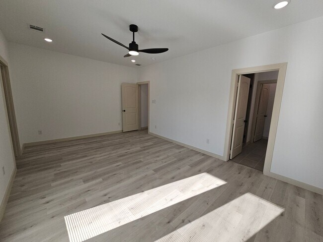 Building Photo - BRAND NEW BUILD!!