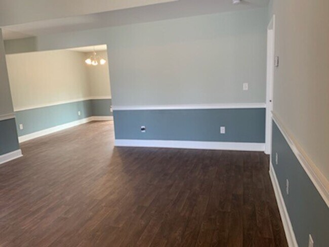 Building Photo - Townhome in Desirable Croatan Crossing Sub...