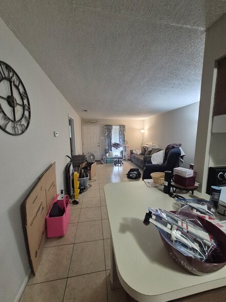 Building Photo - 733 Chaparral Cir
