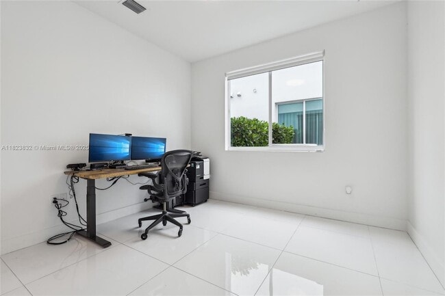 Building Photo - 10445 NW 68th Terrace