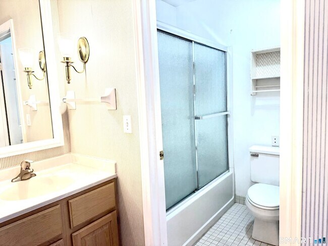 Building Photo - 823 Old Pond Ln