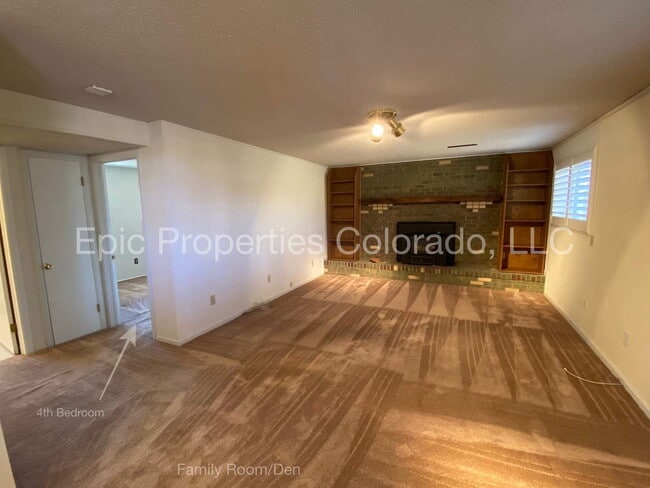 Building Photo - Pet-friendly Tri-Level Home with Large Backyard