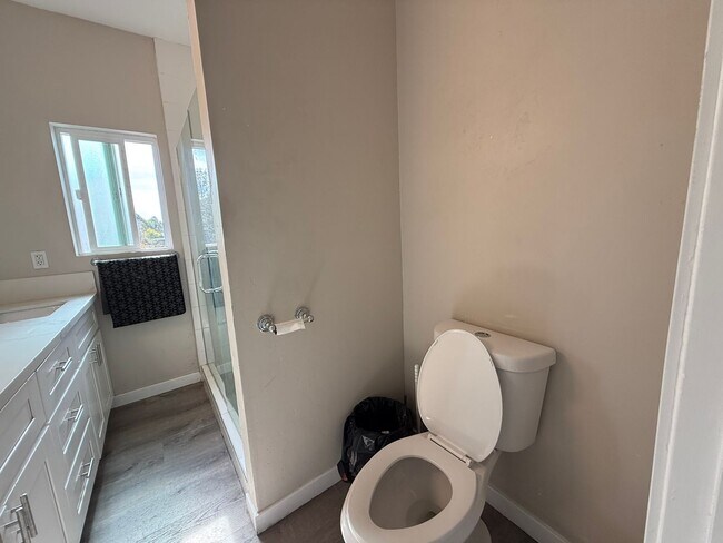 Building Photo - 5223-5225 E Falls View Dr